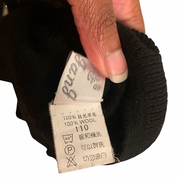 Vintage 100% Wool Black Turtleneck Embroidered Diamonds Size Medium - Picture 3 of 4